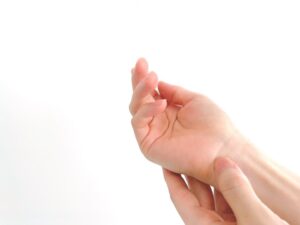 手首の痛みを感じる方のて