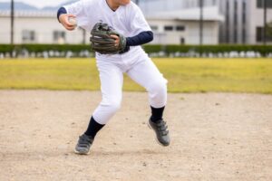 ボールを投げようとする様子